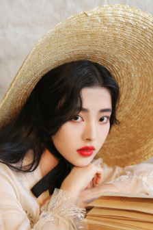 毛茸茸丰满的女人